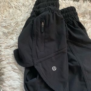 Lululemon hottie hot low rise shorts 4” in size 0